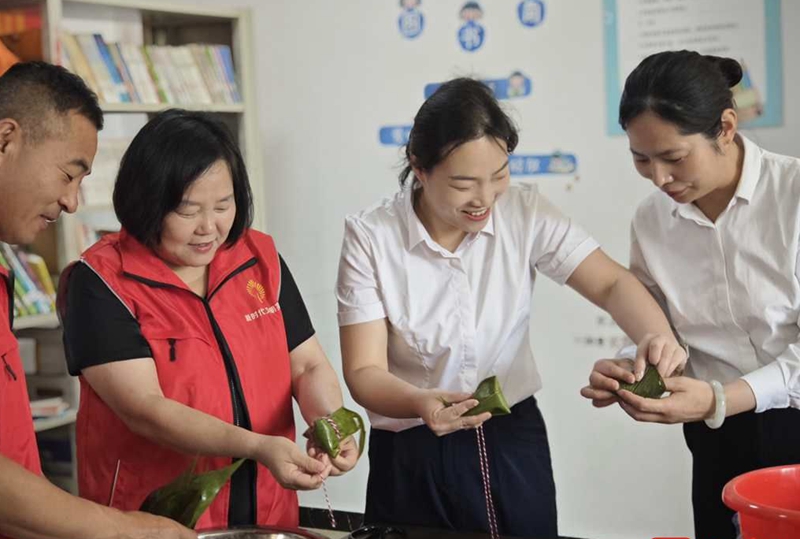 郯城书华社区：以书香底色打造有温度的文明家园(图2)